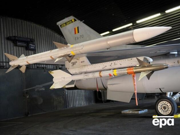 Дрони, які помітили в Бельгії, могли шпигувати за F-16 і стратегічними об'єктами. Міністру оборони тривожно