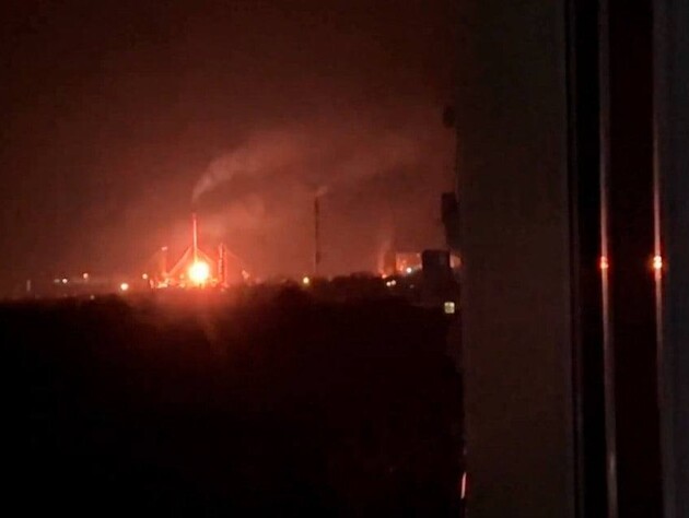 В Саратове прогремели взрывы. В пабликах сообщают об атаке дронов на местный НПЗ
