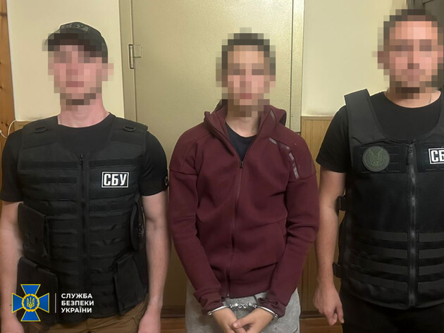 18-річного жителя Полтавської області підозрюють у тому, що він розставляв 