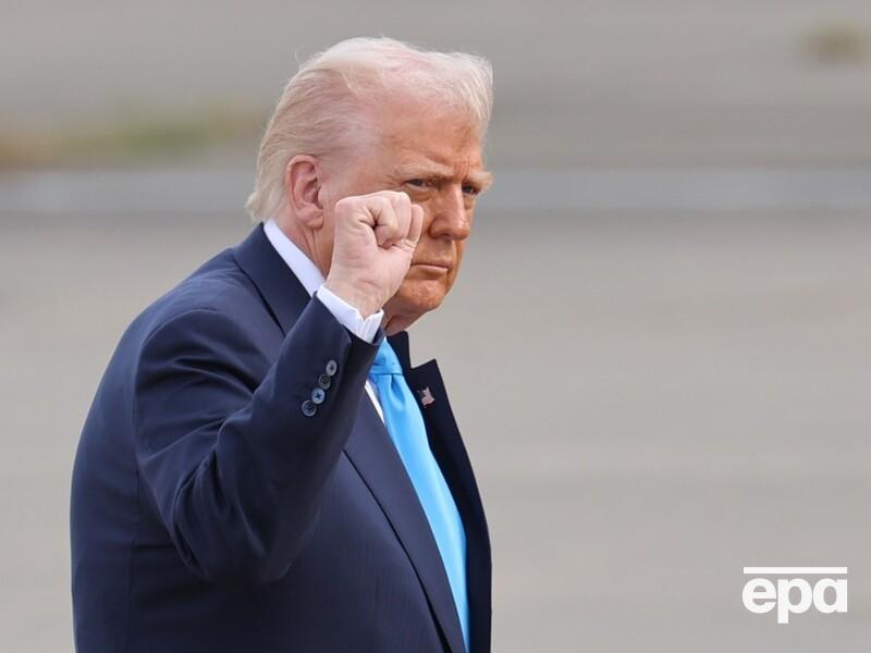 "Посмотрите!" Трамп, путавший названия стран, где завершил войны, носит напечатанный список. Видео