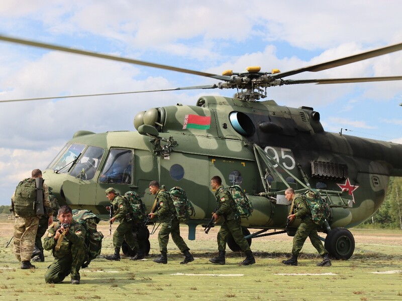 У Білорусі заявили про готовність армії увійти в Україну