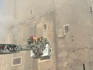 В Риме обрушилась средневековая башня, под ней были люди. Фото, видео