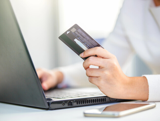 Яку суму можна проводити через картку, щоб не потрапити під фінмоніторинг? Економіст пояснив