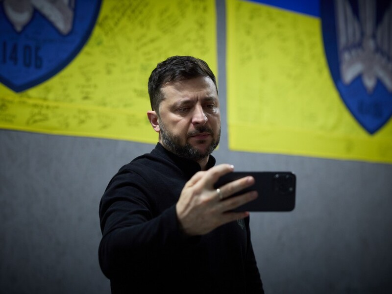 "Первый и главный приоритет". Зеленский после посещения района Покровска сделал важное поручение