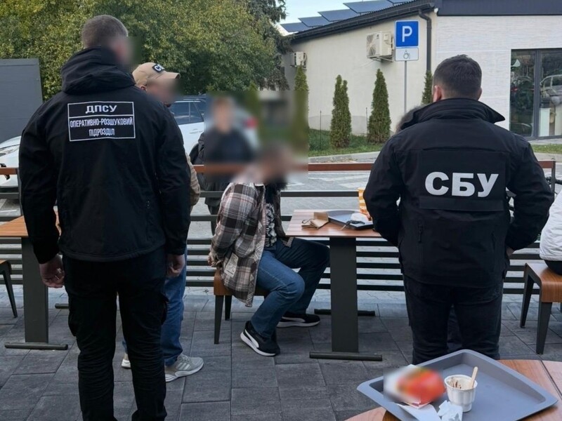 Підполковника Міноборони підозрюють у переправленні чоловіків за кордон. "Клієнт" заблукав у горах