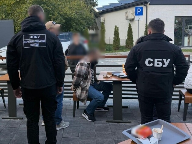 Підполковника Міноборони підозрюють у переправленні чоловіків за кордон. 