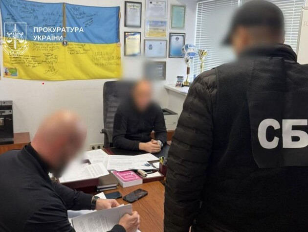 Митників Києва підозрюють у корупції на розмитненні авто зі США. Опубліковане відео передавання хабаря