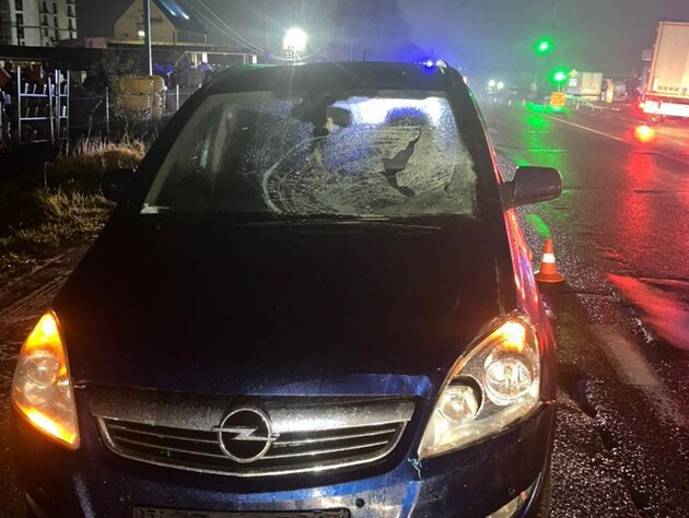 Під Львовом жінку збило одразу чотири машини, вона померла. Двоє водіїв утекли