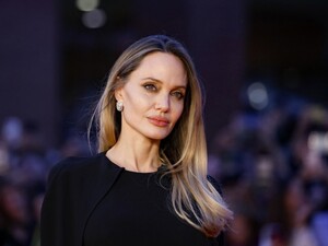 Джоли тайно посетила Херсон. В сети появились первые фото звезды в обстреливаемом оккупантами городе