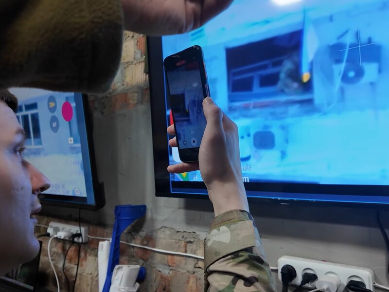 ВСУ зачистили здание горсовета Покровска и подняли там флаг Украины. Видео