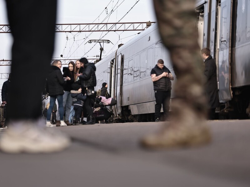 "Укрзалізниця" ограничила движение поездов краматорского направления из-за безопасности