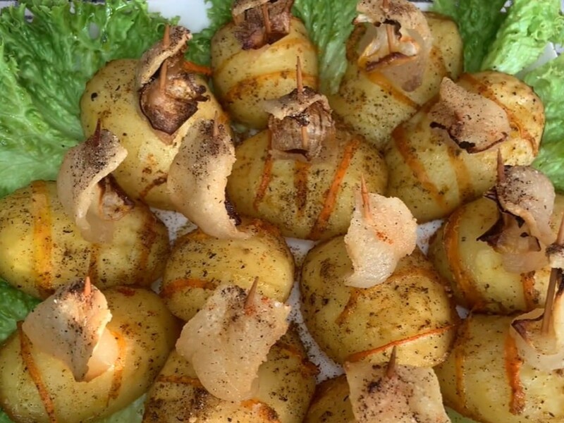 Картопляні човники – ситна й апетитна закуска з простих продуктів. Рецепт із фотопідказками