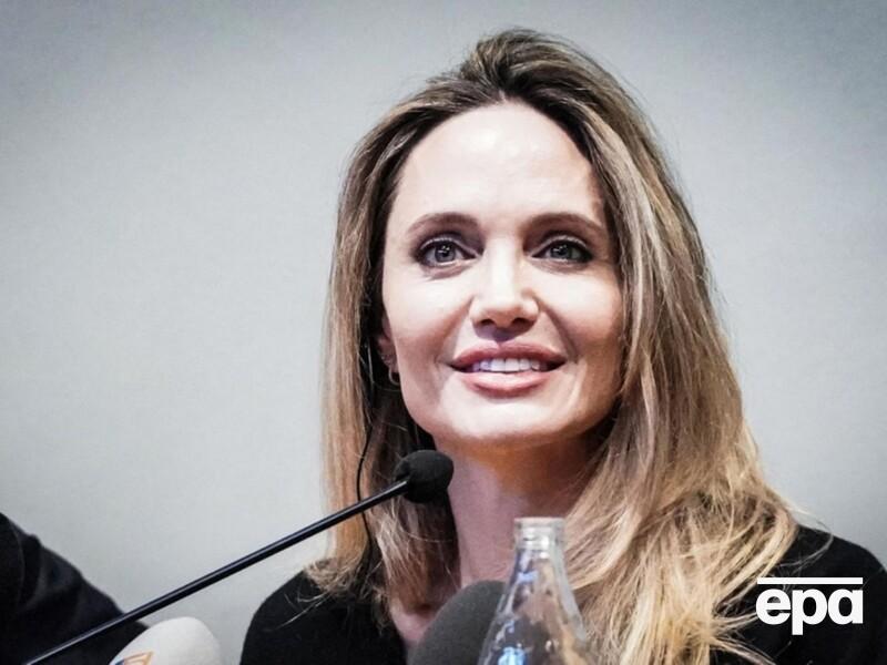 Стало відомо, хто організував таємний приїзд Джолі в Херсон. Зірка дала перший коментар
