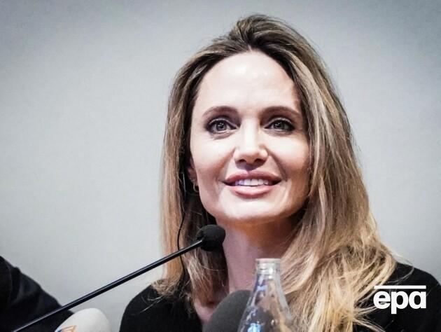 Стало відомо, хто організував таємний приїзд Джолі в Херсон. Зірка дала перший коментар