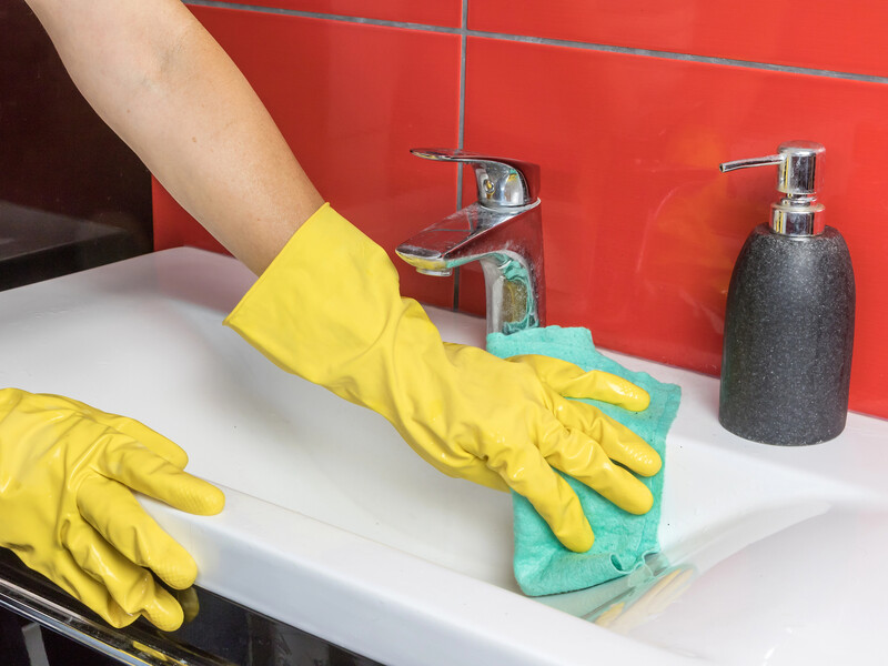 Это средство с кухни сделает кран и раковину чистыми. Никакой бытовой химии