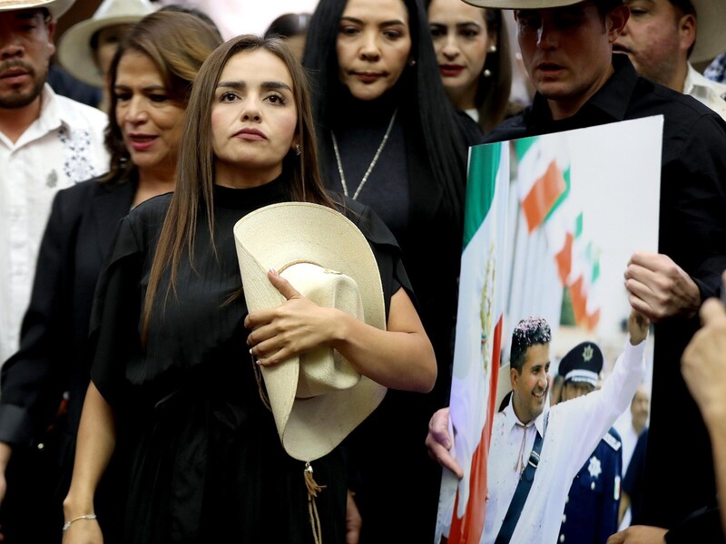 В Мексике "крестовый поход" убитого мэра пообещала продолжить вдова, ее назначили на место мужа