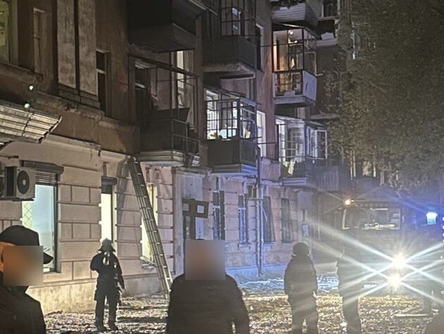 РФ вечером ударила дронами по Днепру. Власти сообщили о пожаре и пострадавших, повреждены жилые дома