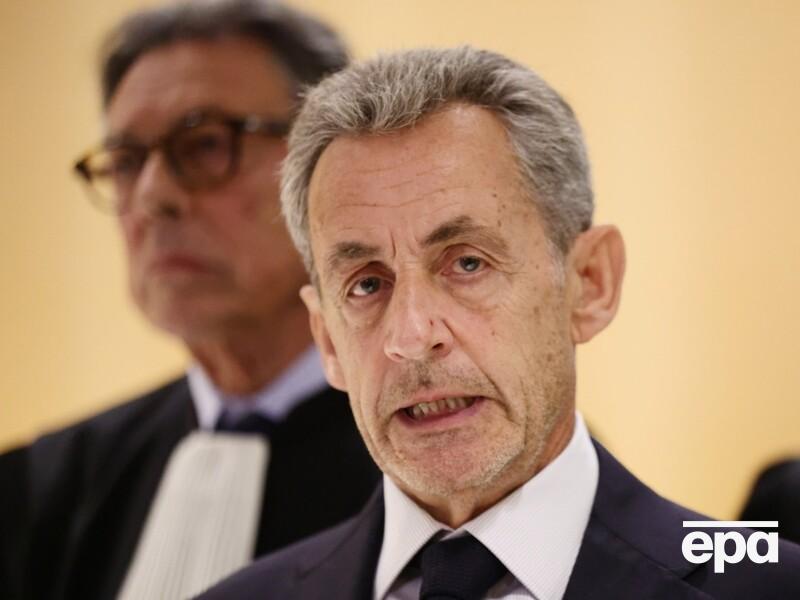 "Кто-то мог плюнуть". Окружение Саркози утверждает, что он боится есть в тюрьме 