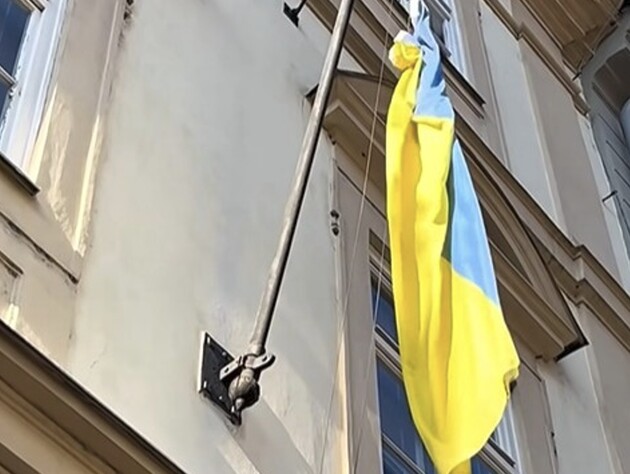 Со здания парламента Чехии сняли флаг Украины, новый спикер держал стремянку. Что случилось? 