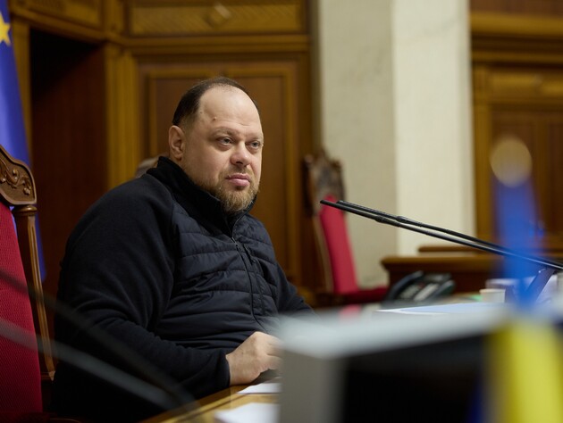 Стефанчук: Сдирать украинский флаг со здания парламента – сомнительное достижение. Даже если придерживаешь лесенку