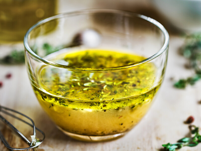 Три найсмачніші заправки для салатів. Рецепти, які виручать на свята