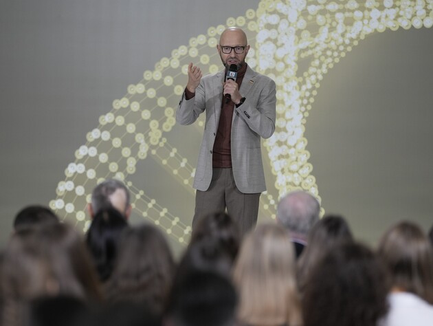 Яценюк: Грошей у наступному році не буде стільки. До цього треба бути готовим