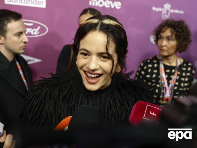 Іспанська співачка Rosalia записала пісню з українськими словами. Якій відомій українці вони присвячені