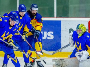 Українські хокеїсти переграли румунів і здобули першу перемогу на Європейському кубку націй
