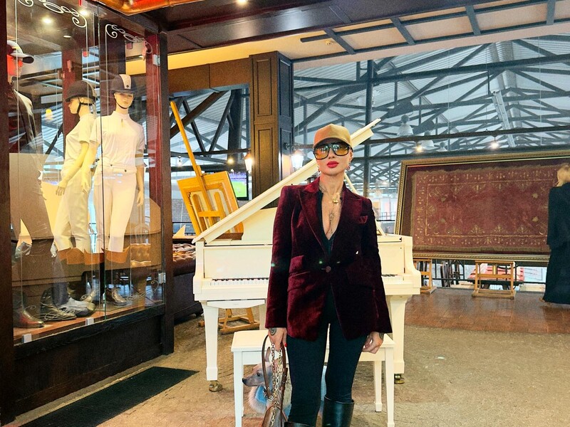 Картина "Похорон Путіна" і пропозиція інтиму від олігарха Фрідмана. Інтерв'ю Бацман із Третьяк. Відео