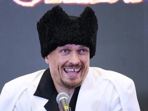 Усик увійшов до п'ятірки найбагатших боксерів за всю історію. Скільки заробив українець?