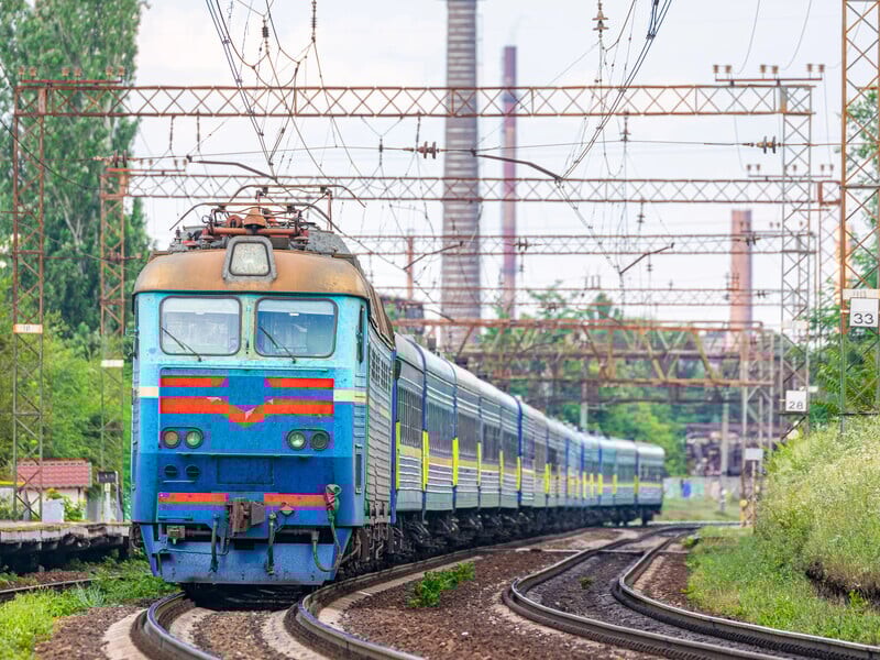 В "Укрзалізниці" назвали збиткові рейси, які можуть закрити. Серед них є туристичні