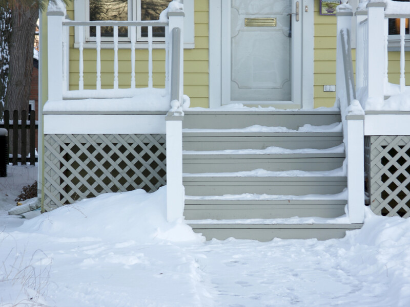 Утепліть цим матеріалом вхідні двері – і вони не промерзатимуть узимку. Лайфхак