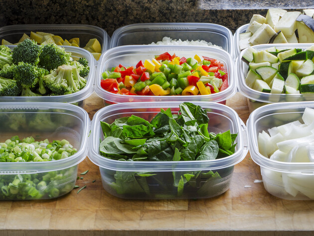 На ставте здоров'я під загрозу. П'ять продуктів, які не можна зберігати в пластикових контейнерах