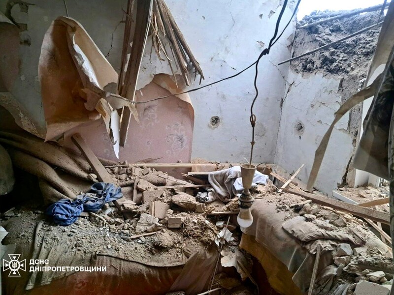 В Днепропетровской области россияне уничтожили школу и ранили женщину. Фото