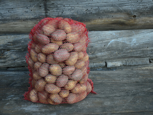 Покладіть це на мішок – і картопля у квартирі пролежить до самої весни. Три перевірені поради