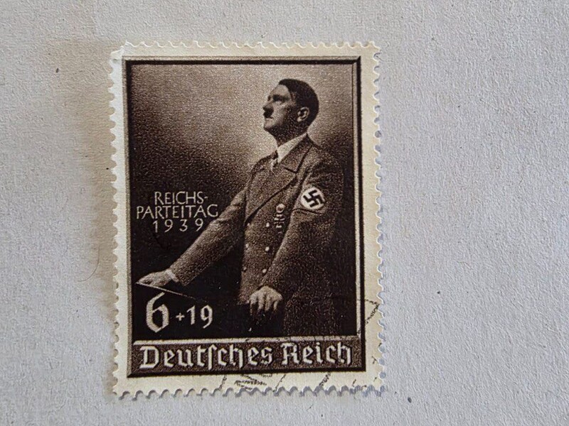 Украинская таможня задержала тысячи марок с Гитлером. Откуда их пытались ввезти?