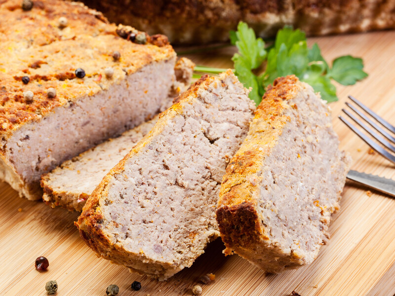 Хватит готовить котлеты – этот невероятно вкусный рулет вам понравится еще больше. Быстрый рецепт