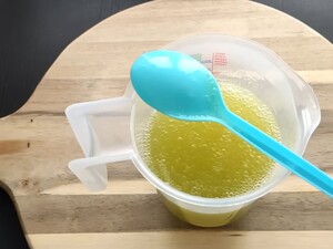 Налейте это ночью в унитаз – и утром он будет сиять чистотой и благоухать свежестью. Рецепт без химии