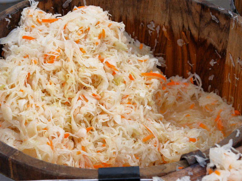 В этом простом действии – секрет приготовления хрустящей и очень сочной квашеной капусты