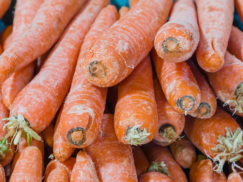 Не выбрасывайте мелкую и кривую морковь – вот как она пригодится зимой. Лайфхак