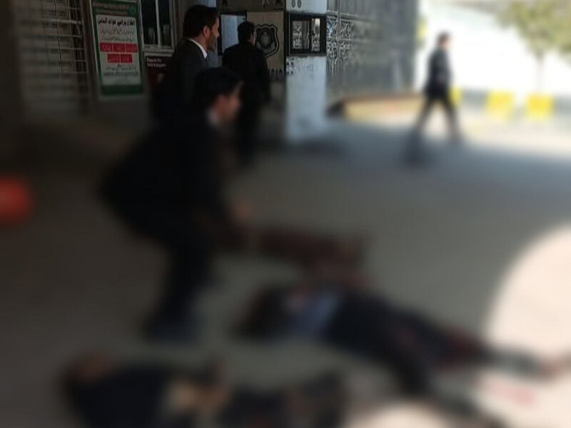 Возле суда в Пакистане смертник устроил теракт. 12 человек погибли, 27 ранены. Видео