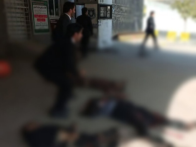 Возле суда в Пакистане смертник устроил теракт. 12 человек погибли, 27 ранены. Видео