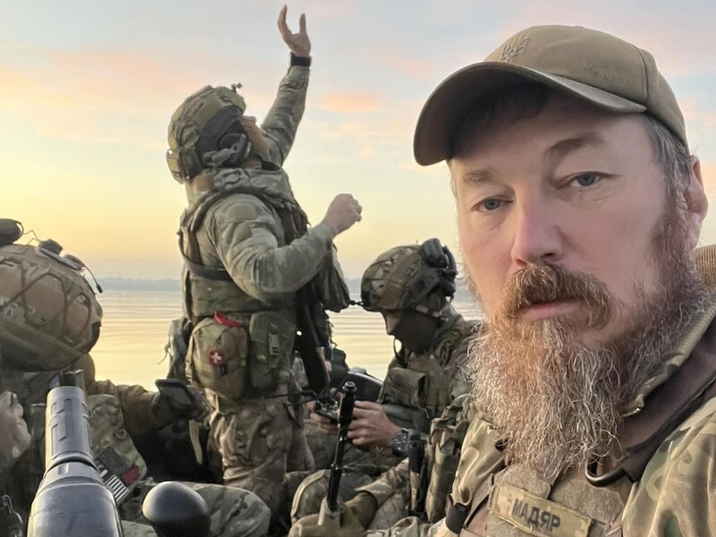 Мадяр опубликовал список вакансий. Он растянулся на 640 м