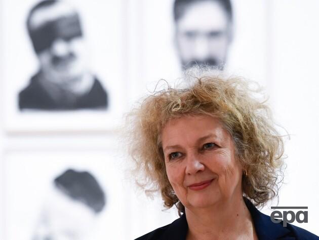 Лувр уперше придбав для постійної колекції картини сучасної художниці 