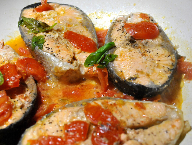 Лучше всего рыбу тушить с этим – тогда она будет таять во рту. Быстрый рецепт