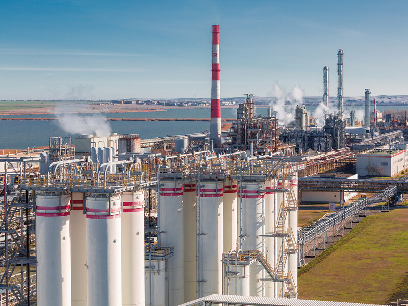 После атаки дронов в российском Ставрополье горит газоперерабатывающий завод