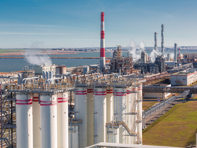 После атаки дронов в российском Ставрополье горит газоперерабатывающий завод