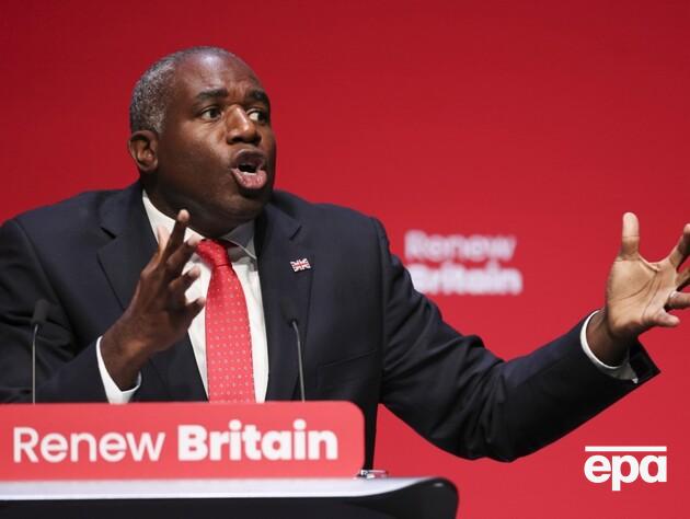 Французский таксист обратился к королю Великобритании. Требует компенсации за поездку главы МИД