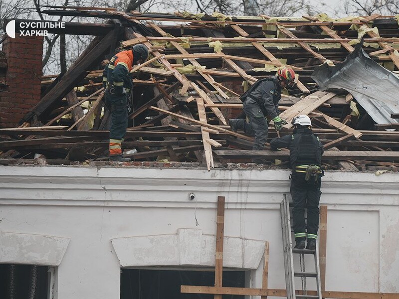 У Харкові – три прильоти по старому центру. Є поранені, під завалами можуть бути люди. Відео