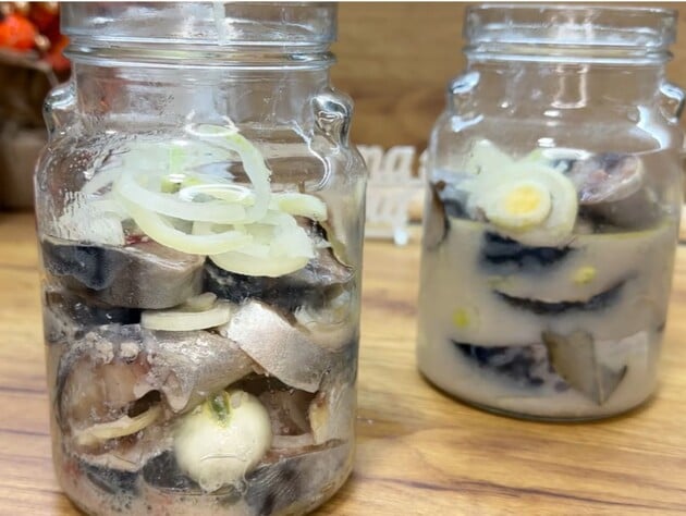 Всего семь часов в холодильнике – и невероятно вкусная маринованная рыба будет готова. Рецепт